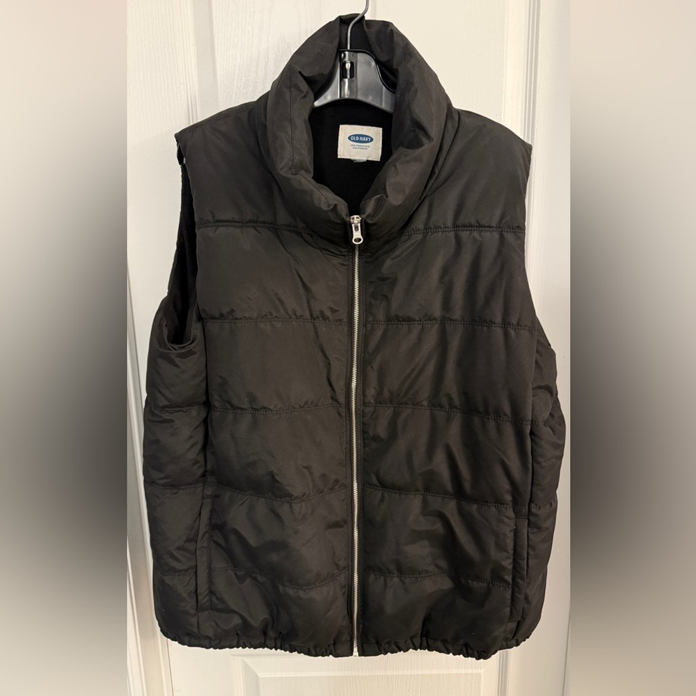 Old Navy Women’s Black Puffer Vest with Zipper